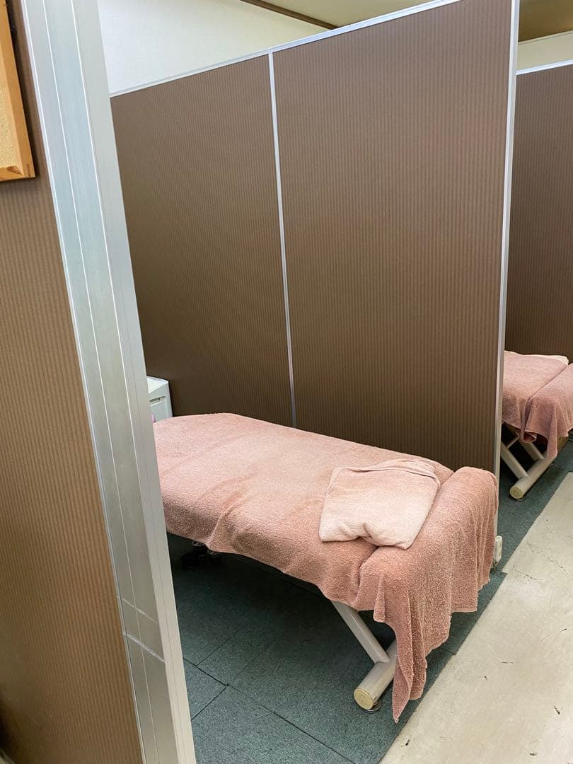 整骨院　業務用パーティション　14枚ドア1枚　(引き取りのみ)