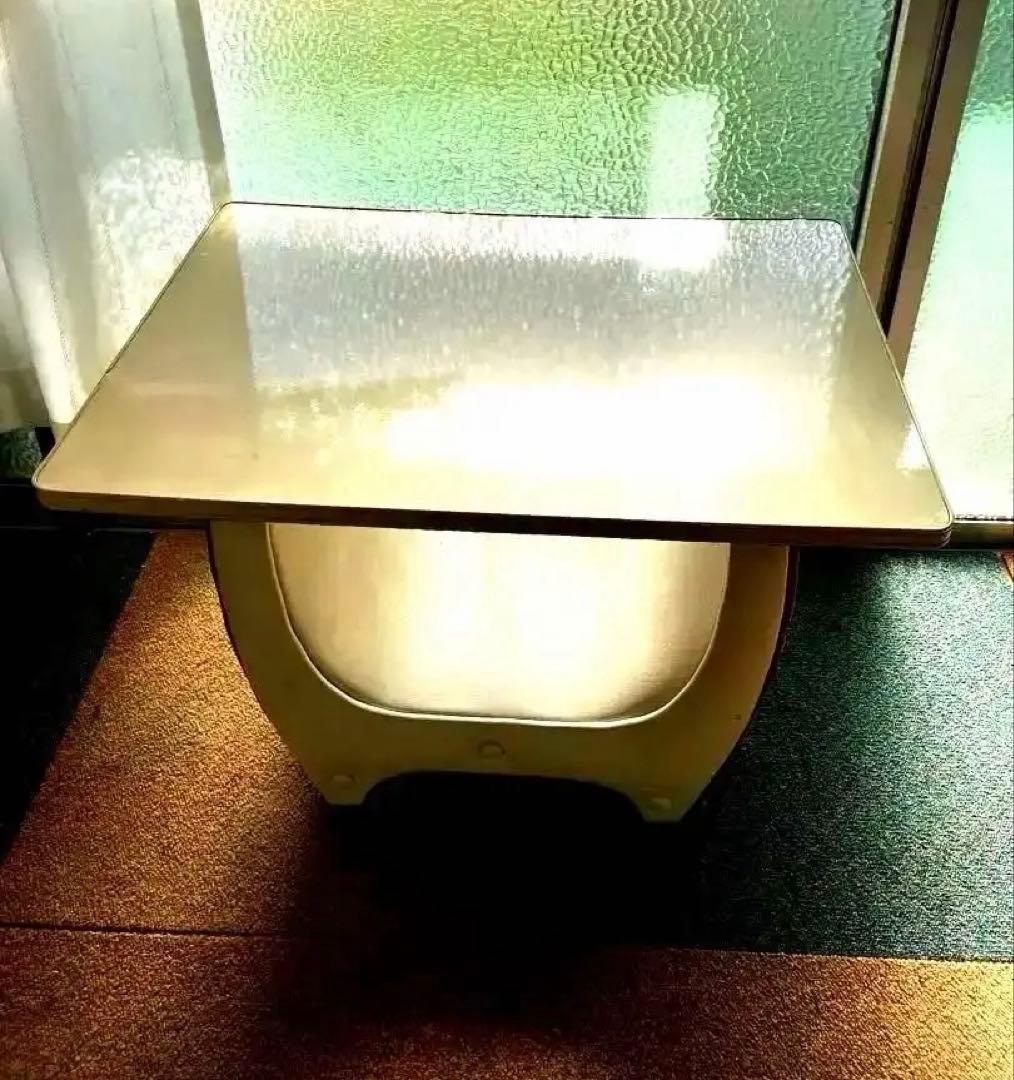 レトロテーブル