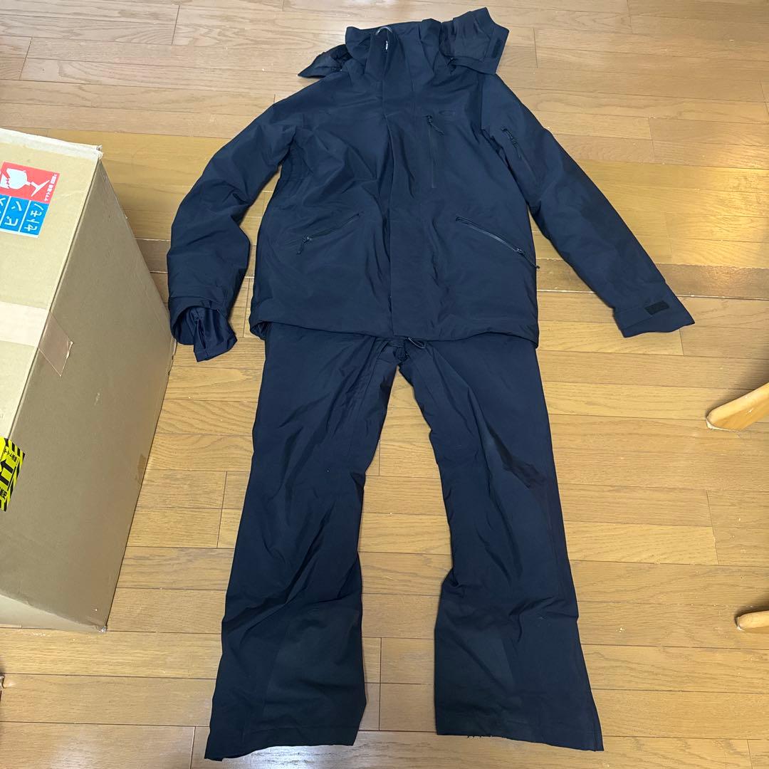 オークリーOAKLEY ゴアテックス　スノーウェア　Ｌ