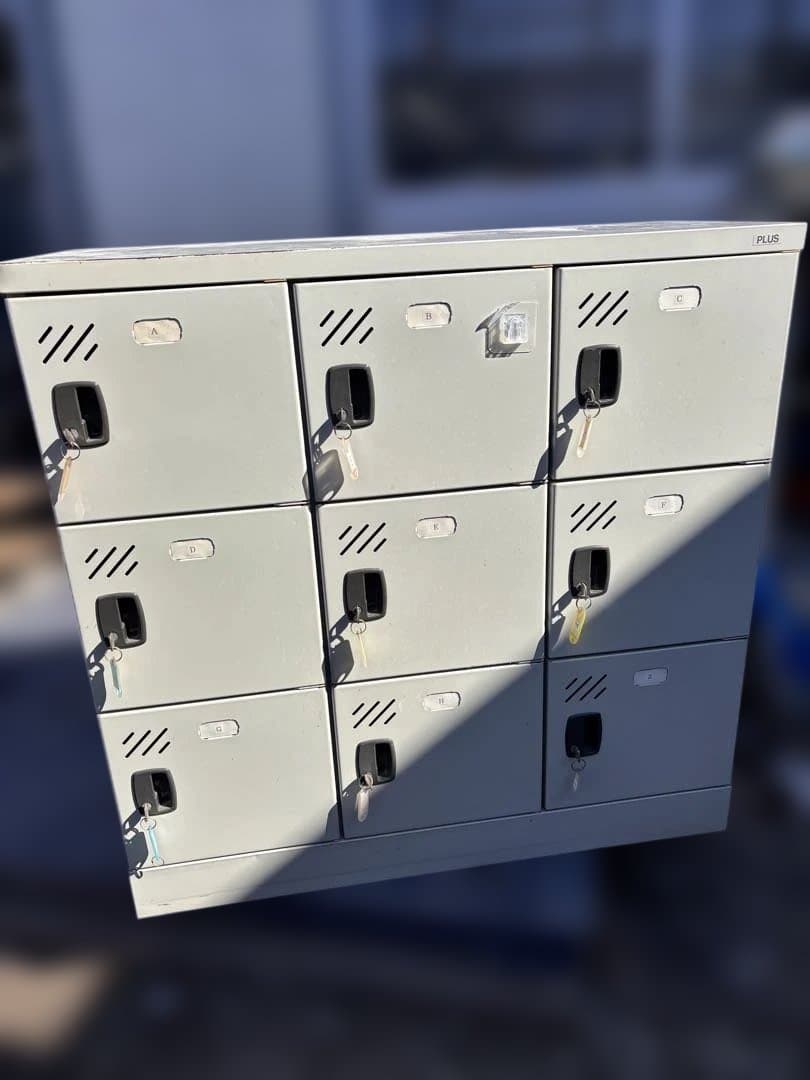 埼玉県取引限定 グレー オフィスロッカー 9個ロッカー. 鍵付き