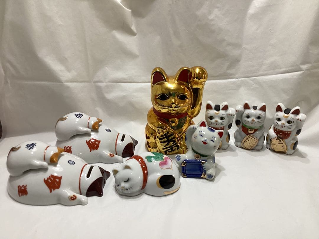 招き猫 陶器置物 8体セット　金彩　ゴールド　三毛猫　縁起物　金運