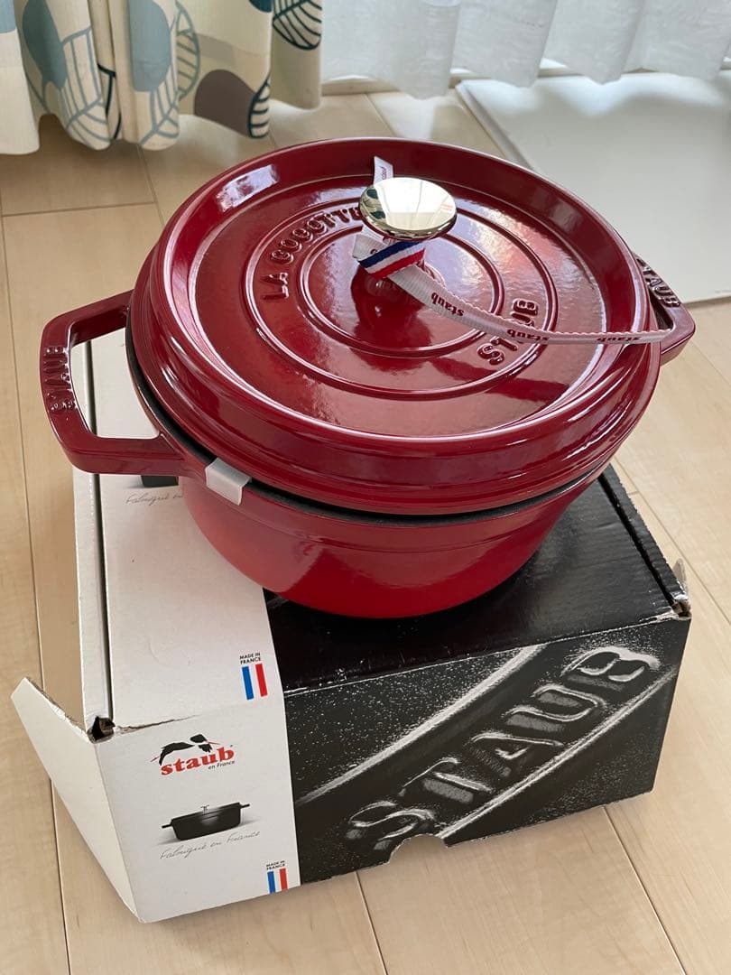 ストウブ STAUB 鋳物ホーロー鍋 ピコ・ココット 2.6Ｌ ラウンドチェリー