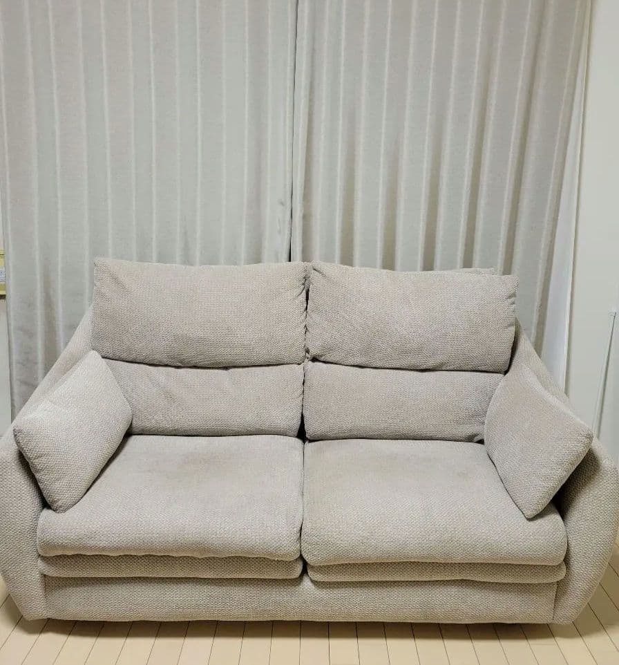 ベージュ2人掛けソファ　ニトリ