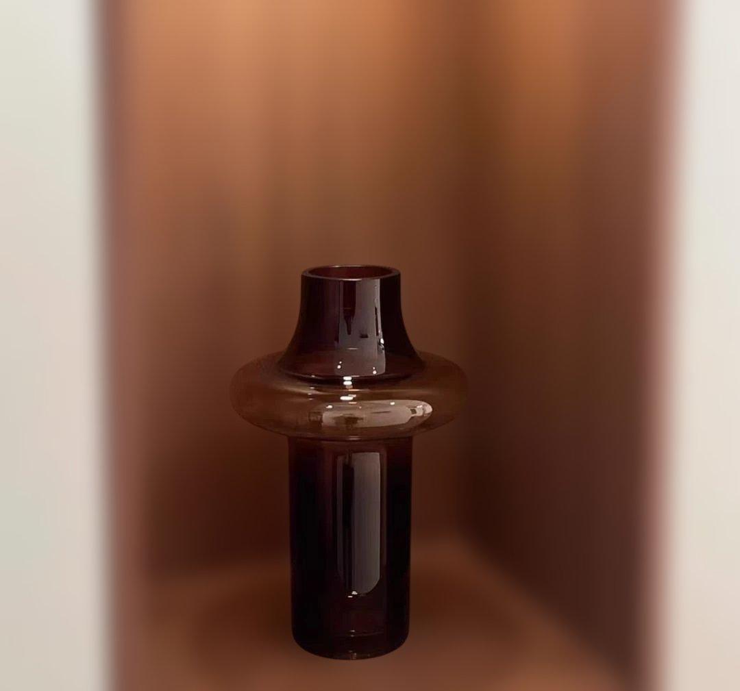 ブラウンガラスのモダン花瓶