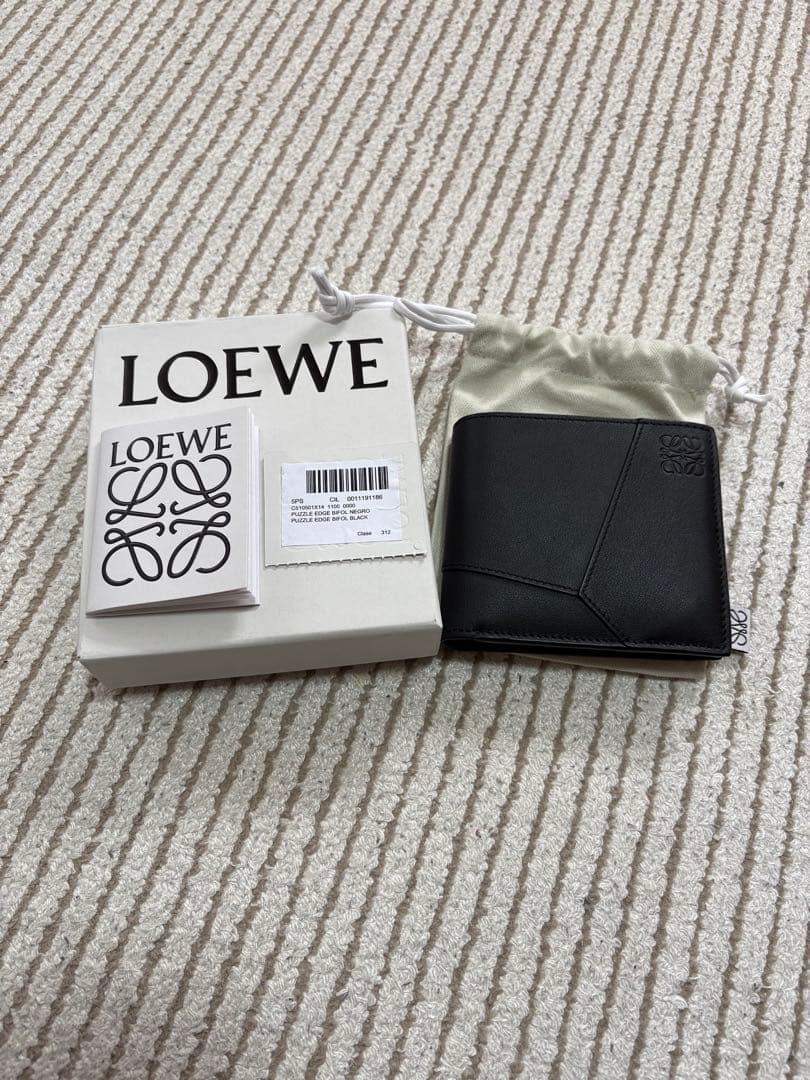 【本日限り】LOEWE 二つ折り財布 ブラック