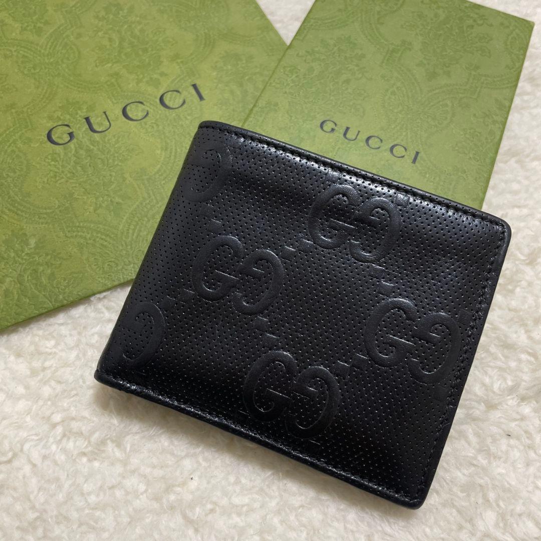 GUCCI　グッチ　折り財布　エンボス　ブラック　美品‼️