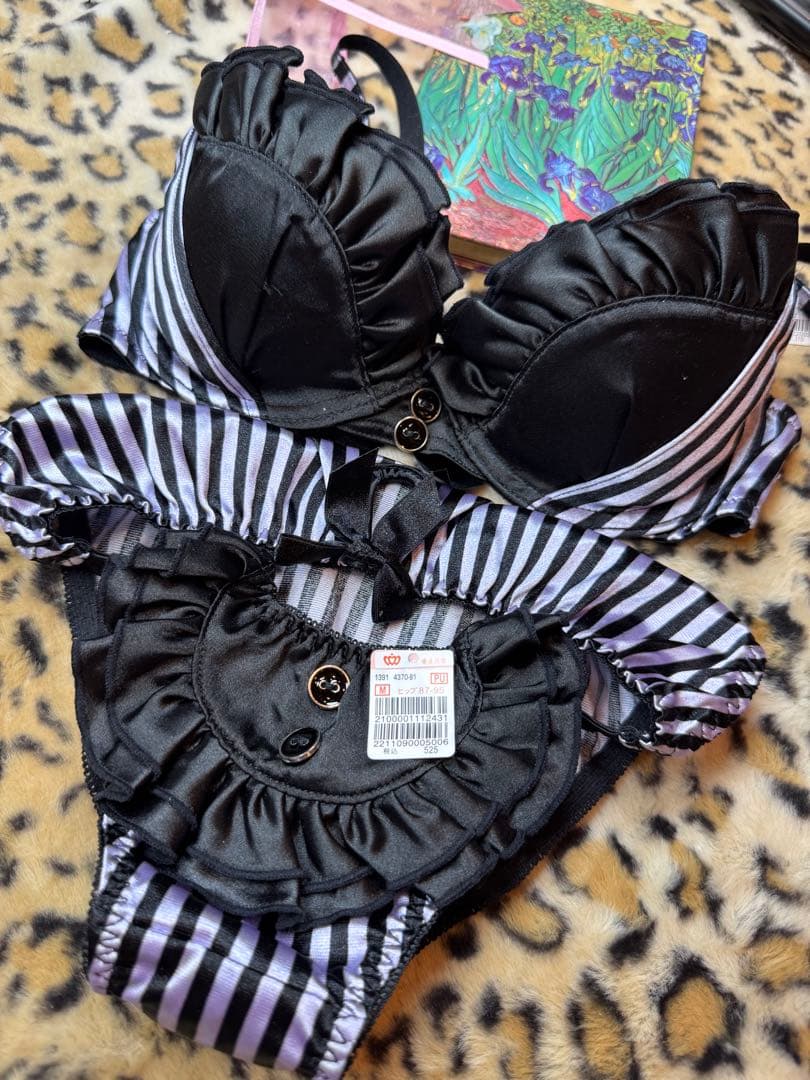 エメフィール　廃盤モデル　フリル付きストライプブラジャーパンティセットC65/M