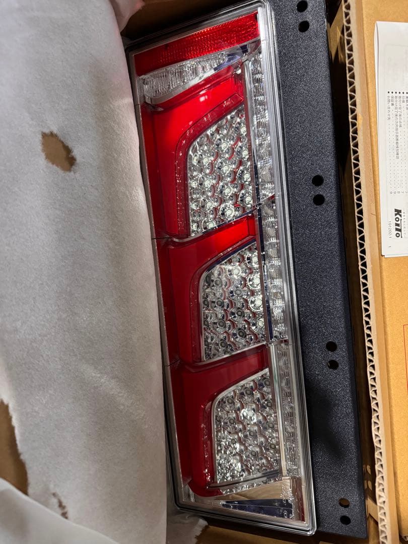 小糸製　LED RCL 24L 3連テール左右セット　新品