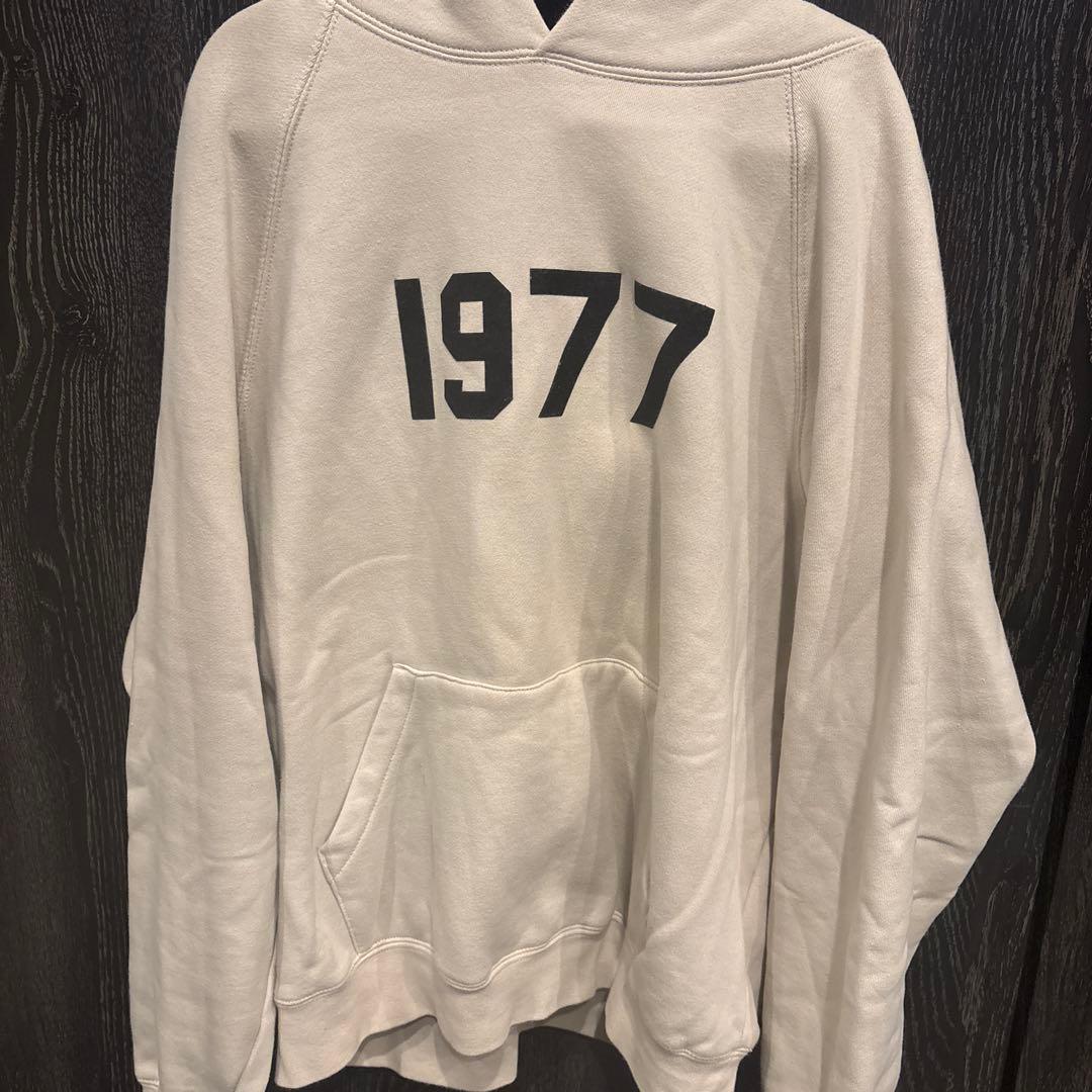 ESSENTIALS 1977 フード付きパーカー