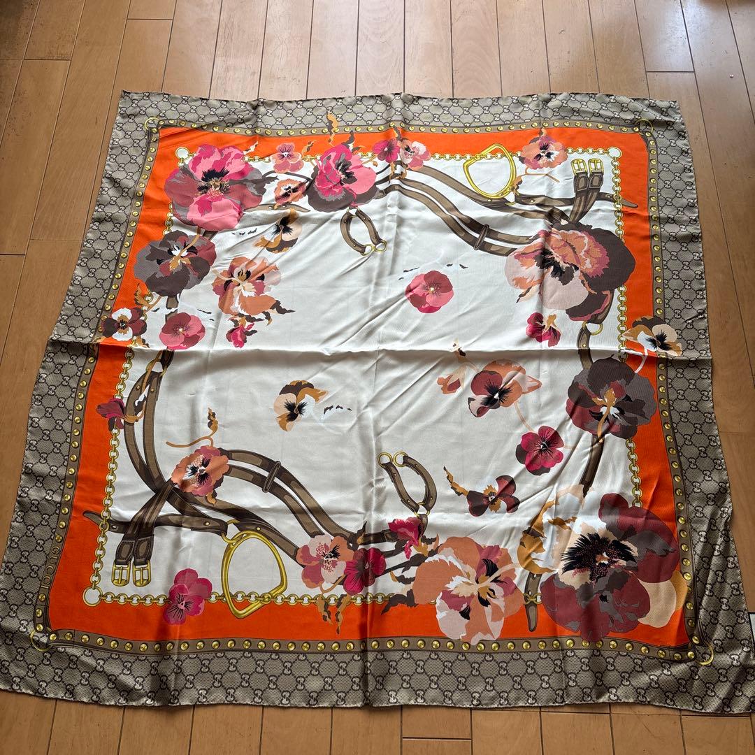GUCCIスカーフお値下げ