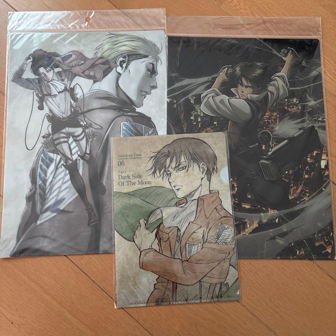 進撃の巨人　リヴァイ　エルヴィン　クリアファイル