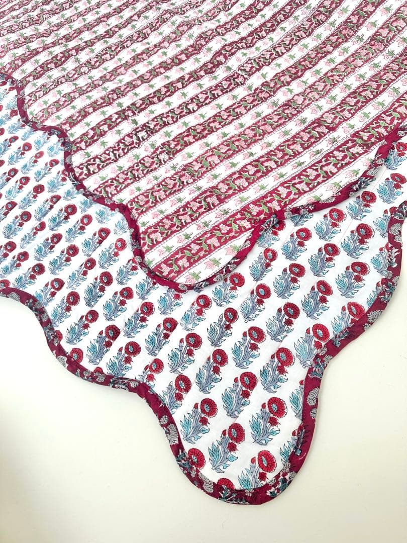 ブロックプリント　うねうねキルトブランケット　レッド