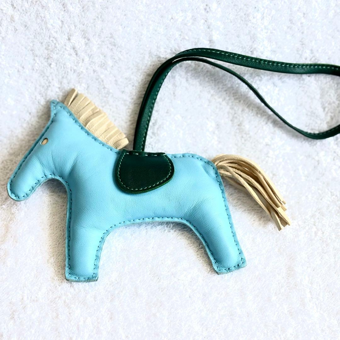 HERMES 馬型キーホルダー 水色
