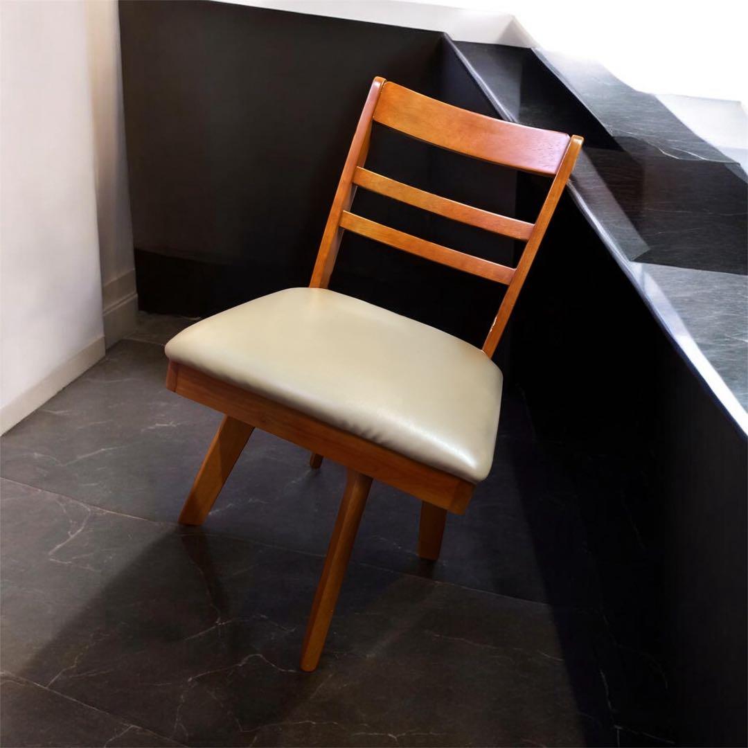 木製スラットダイニングチェア 左右回転式 薄クリームグリーン色 ②