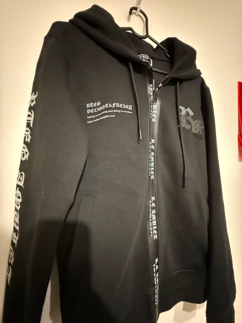 アダムスジャグラー ブラックパーカー