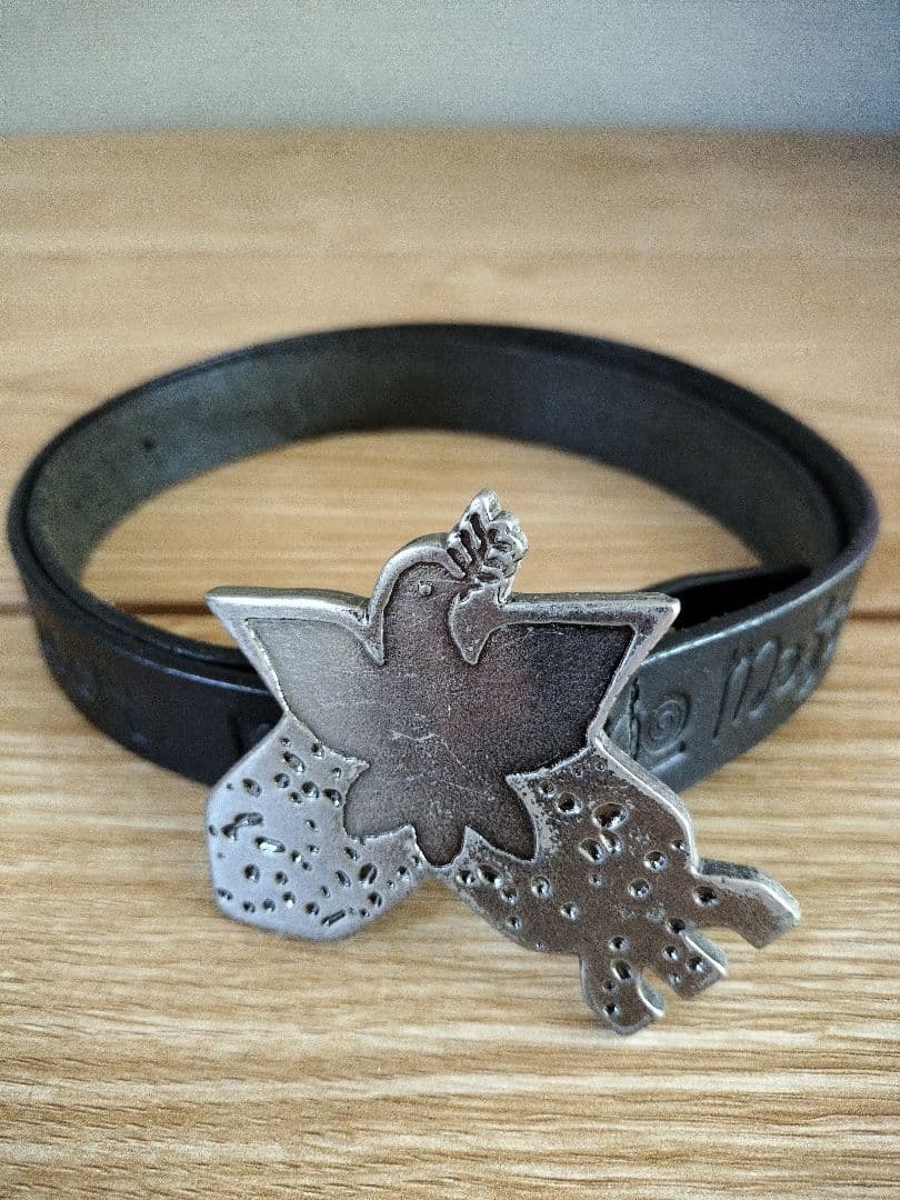 鳩バックル付き黒レザーベルト