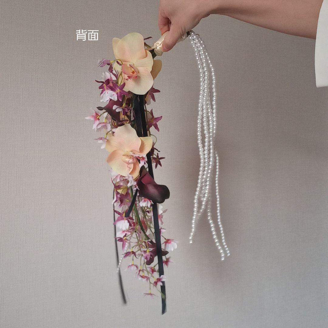 イエローピンクと胡蝶蘭　ボルドーのカラー　シャワーブーケ　ウェディングブーケ