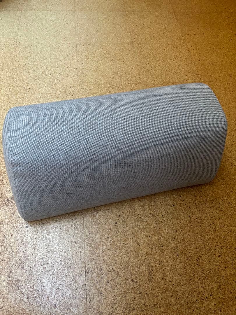 カリモク　滑り止め付きの置きクッション