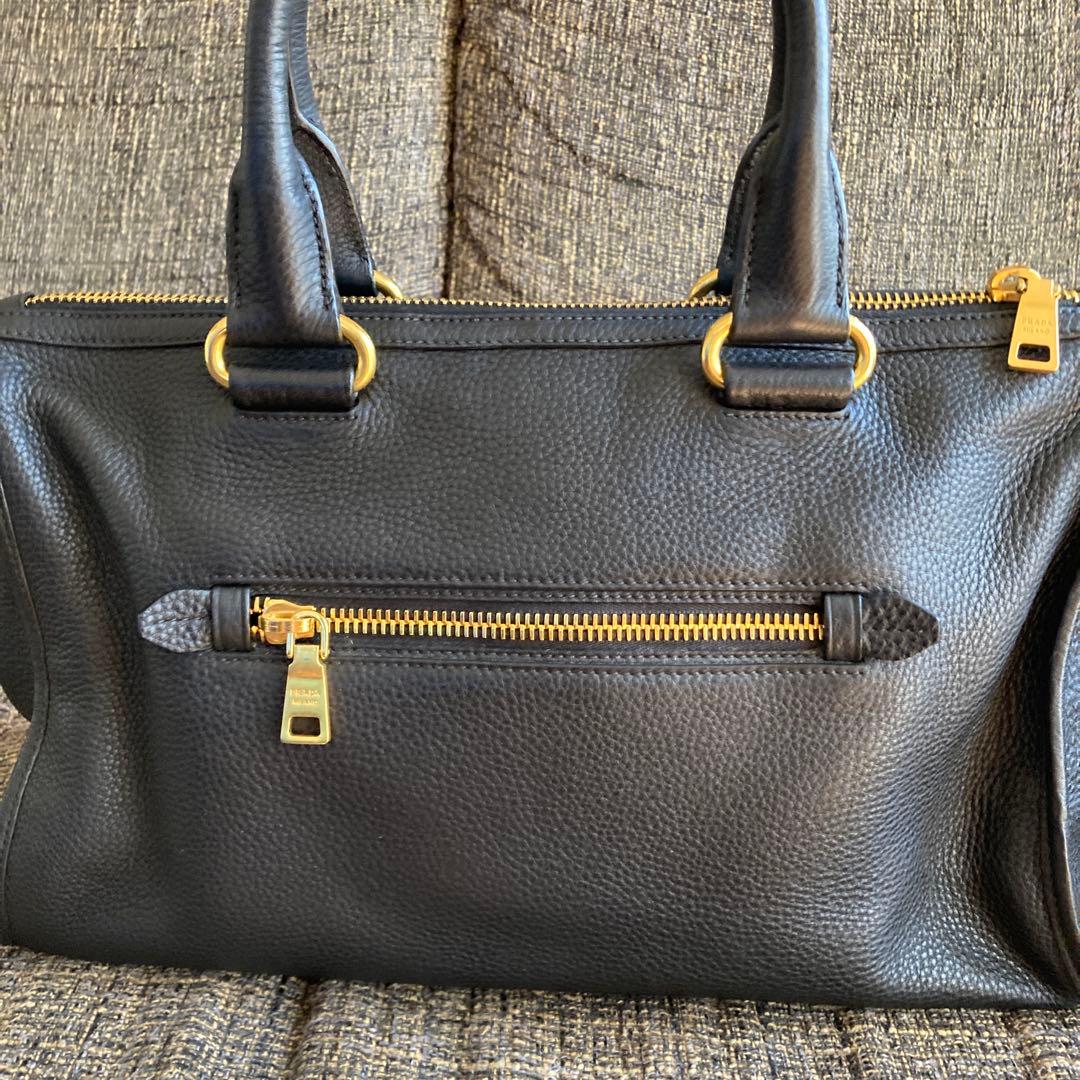 PRADA ブラックレザートートバッグ