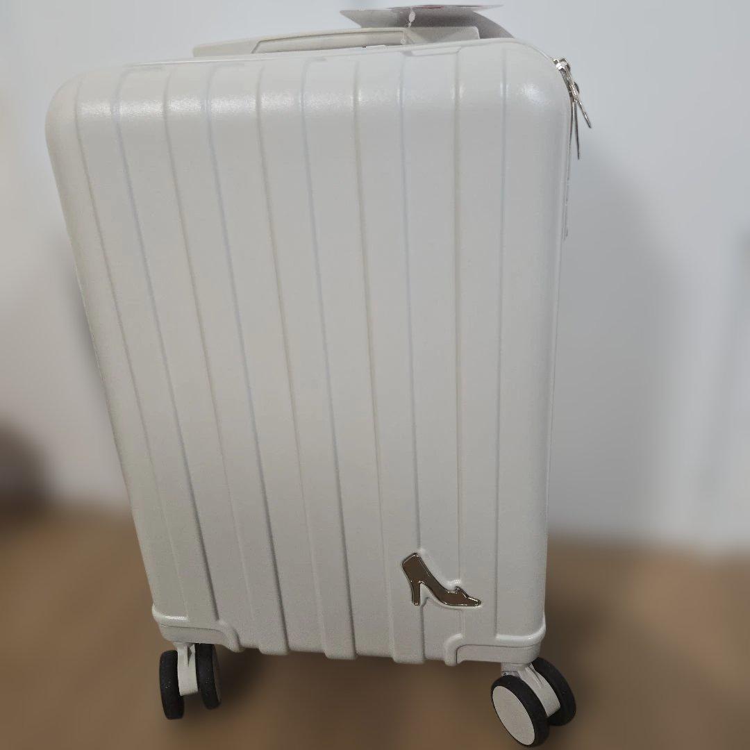 しまむら ハッピーバッグ シンデレラ ちはるコラボ　キャリーケースセット