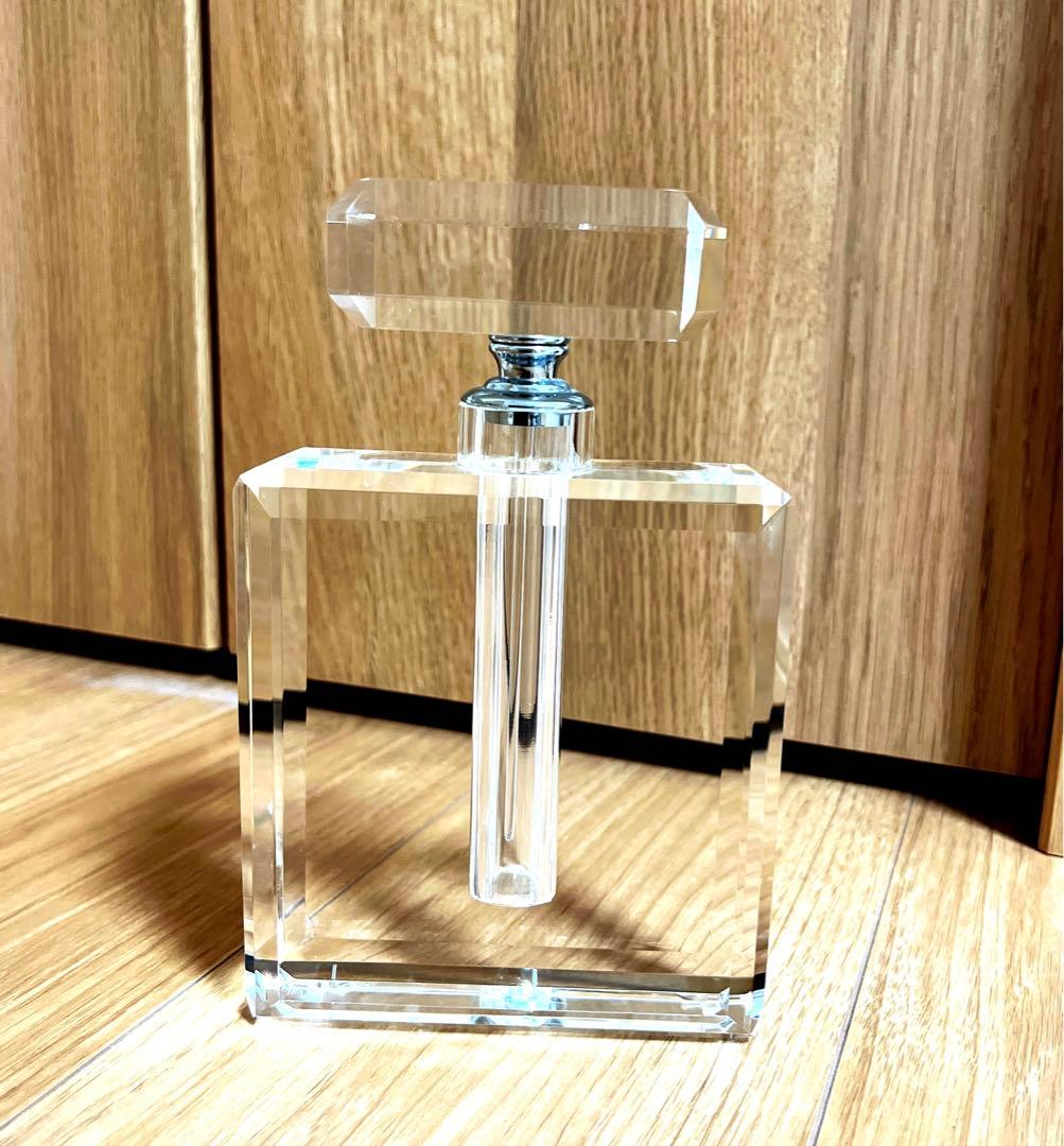 ガラスの香水瓶