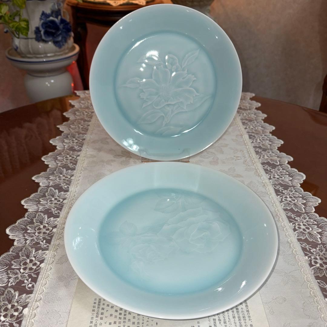 人間国宝　塚本快示　快山　青白磁バラ花紋　山茶花　深皿　飾り皿2枚セット　未使用