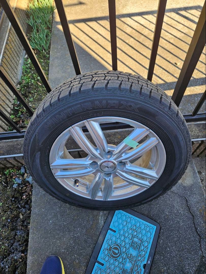 kenkenさま専用　DUNLOP 175/65R15 スタッドレスタイヤ
