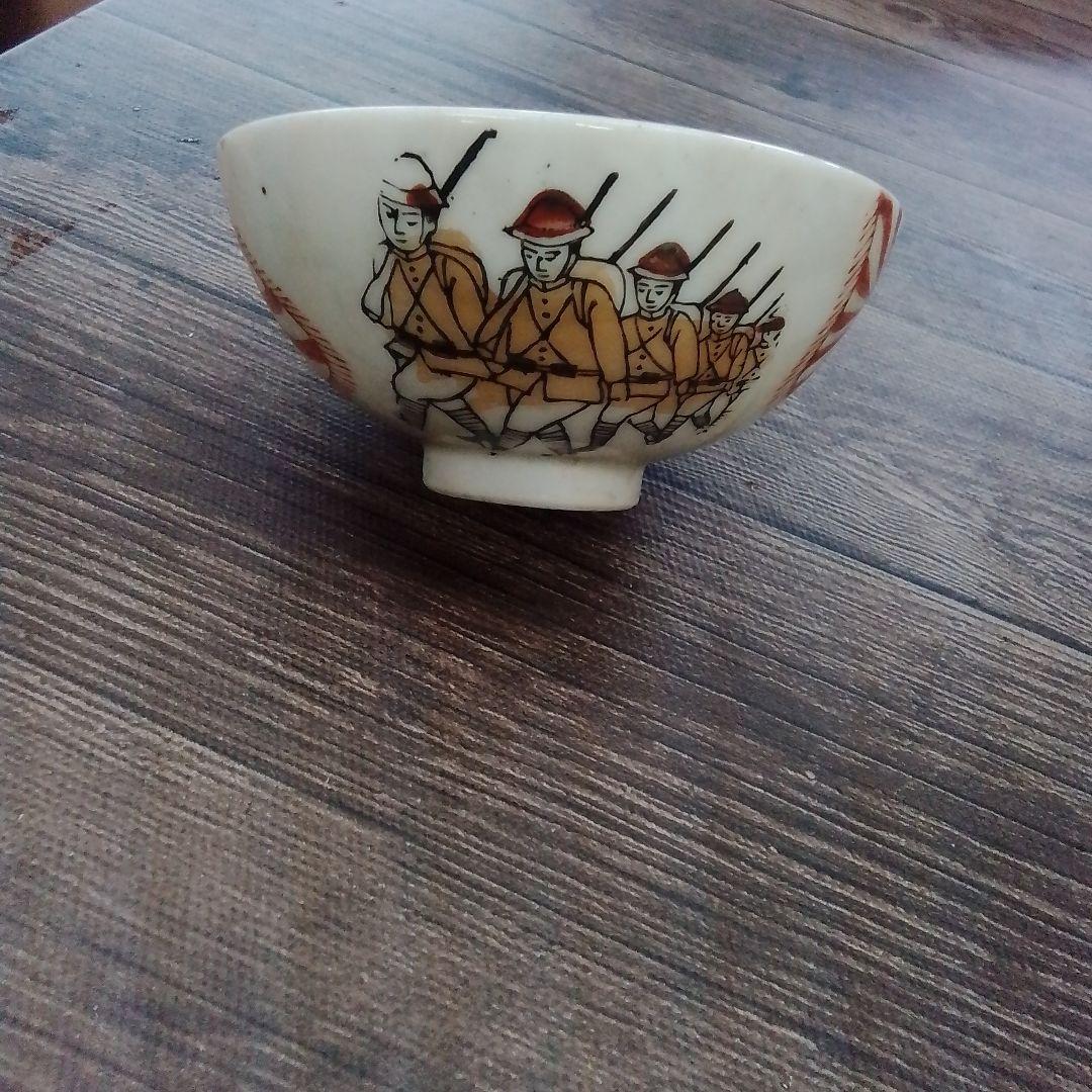 日中戦争 『旧日本陸軍兵隊絵柄 子供茶碗 日章旗』陶器