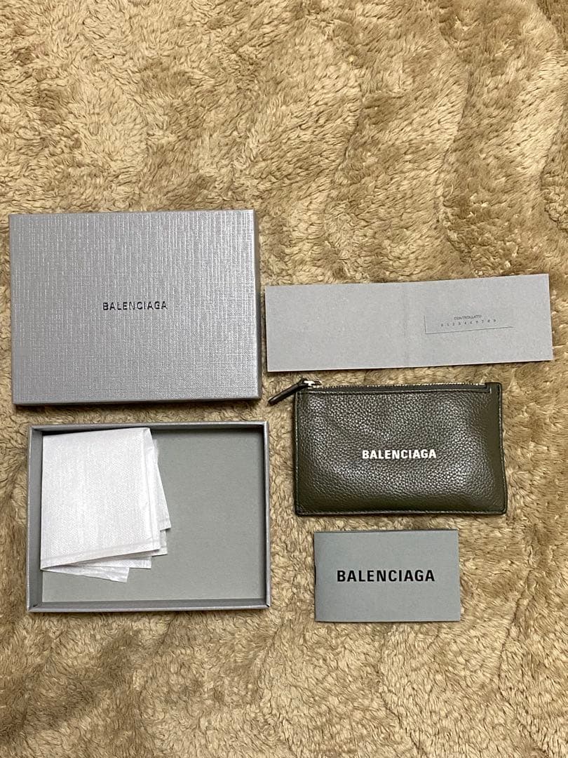 Y*u様 BALENCIAGA バレンシアガ カードケース640535 カーキ
