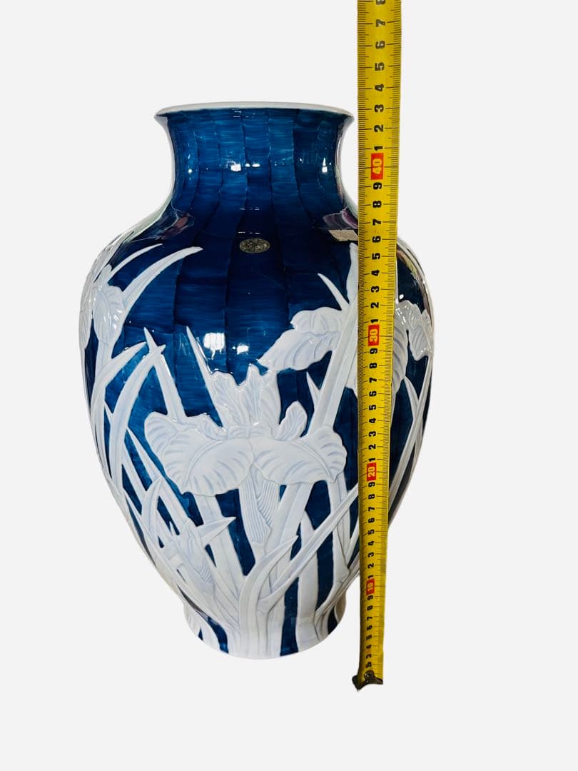 セール‼️アンティーク 有田焼 手描き 陽刻 蘭 壺 花瓶