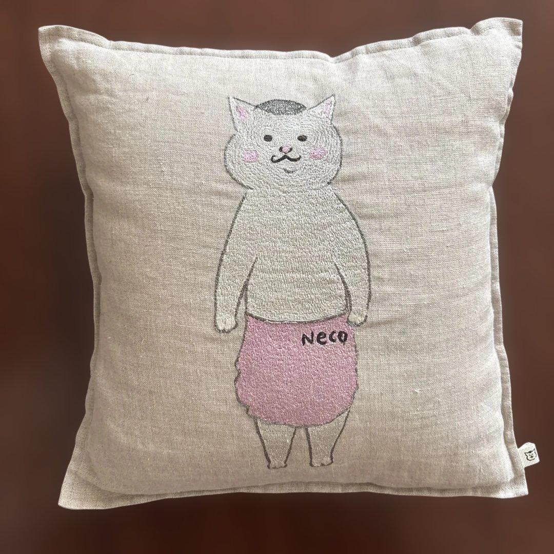 猫村さん　クッション　コーラルアンドタスク