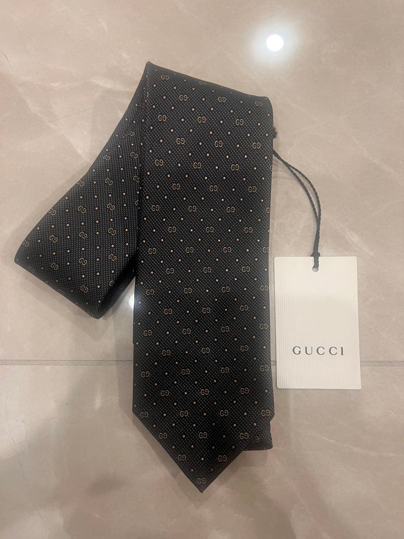 GUCCI ネクタイ 黒 パターン入り　新品