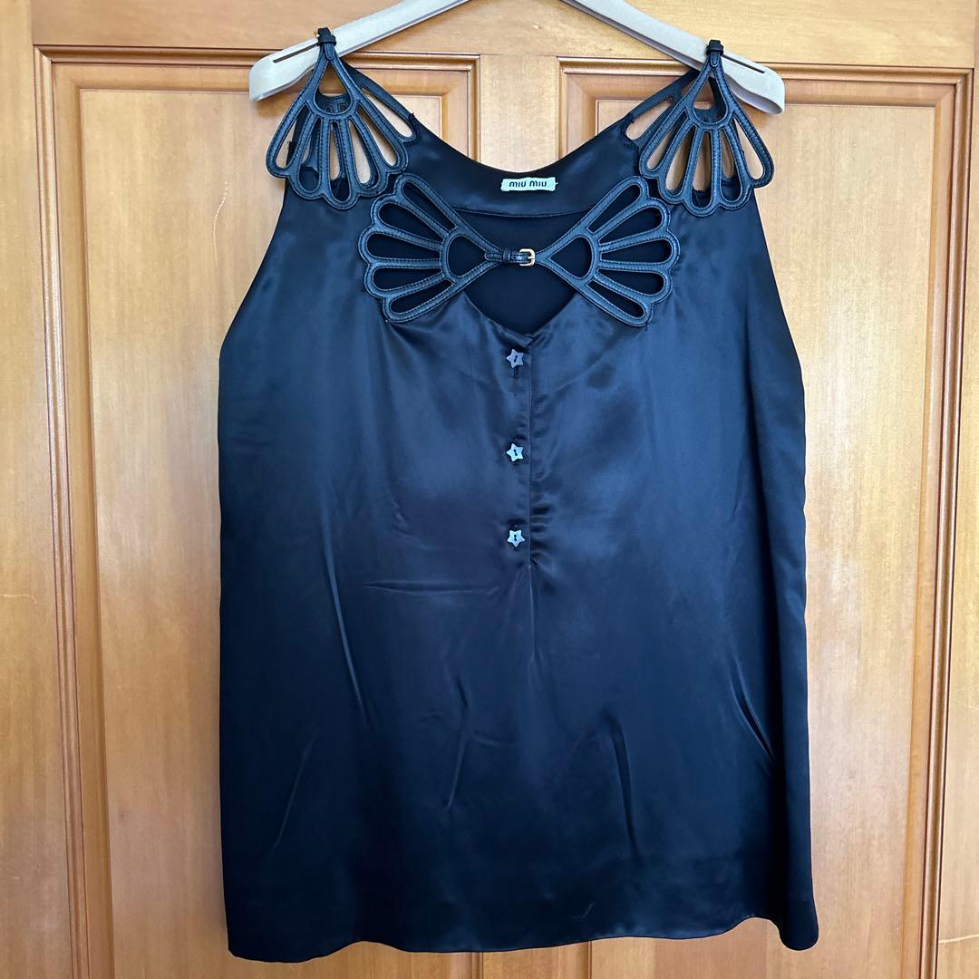 未使用　ミュウミュウ　トップス