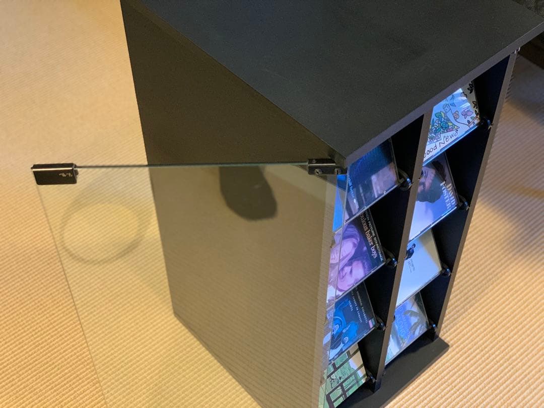 K　CDラック 黒 ガラス扉付き　160枚収納（3台あったうち最後の1台）