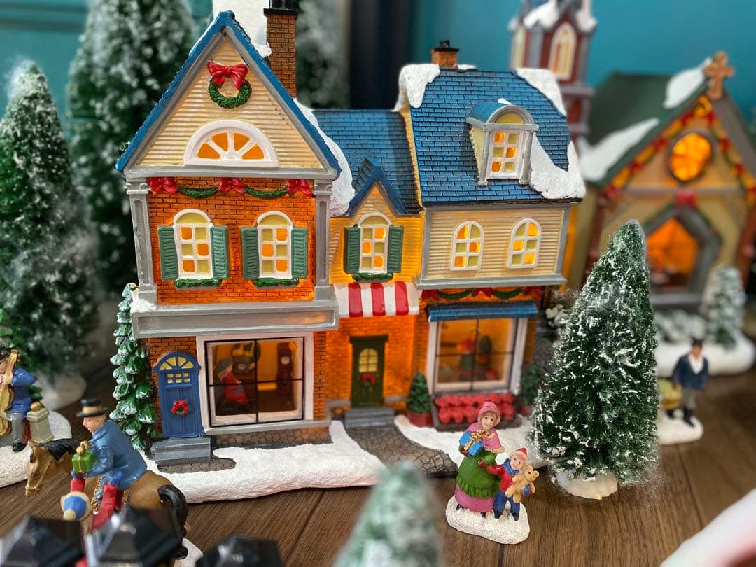 クリスマス/ ビレッジ 30ピース オーナメント　/ライトと音楽付き