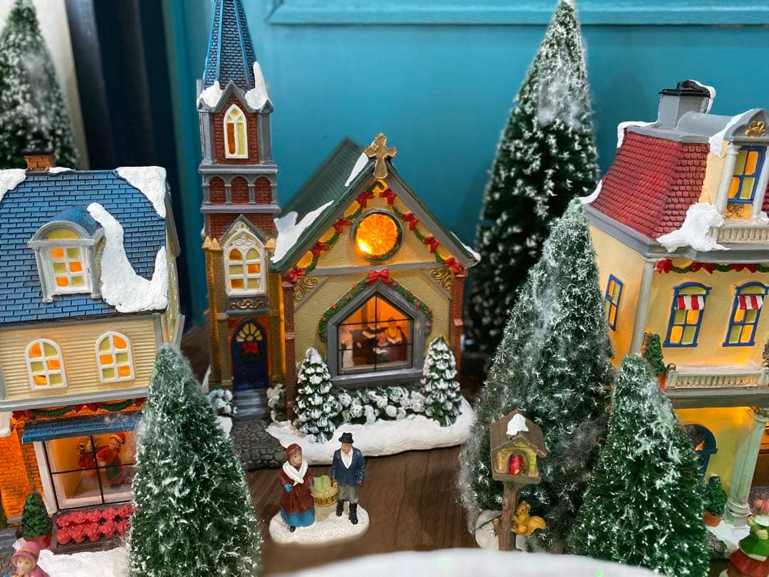 クリスマス/ ビレッジ 30ピース オーナメント　/ライトと音楽付き