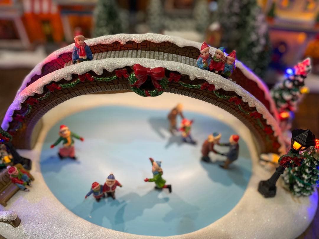 クリスマス/ ビレッジ 30ピース オーナメント　/ライトと音楽付き