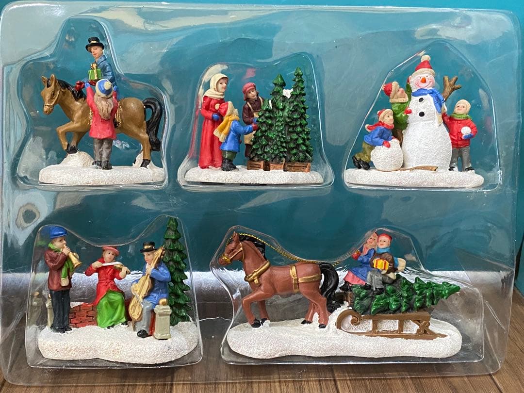 クリスマス/ ビレッジ 30ピース オーナメント　/ライトと音楽付き