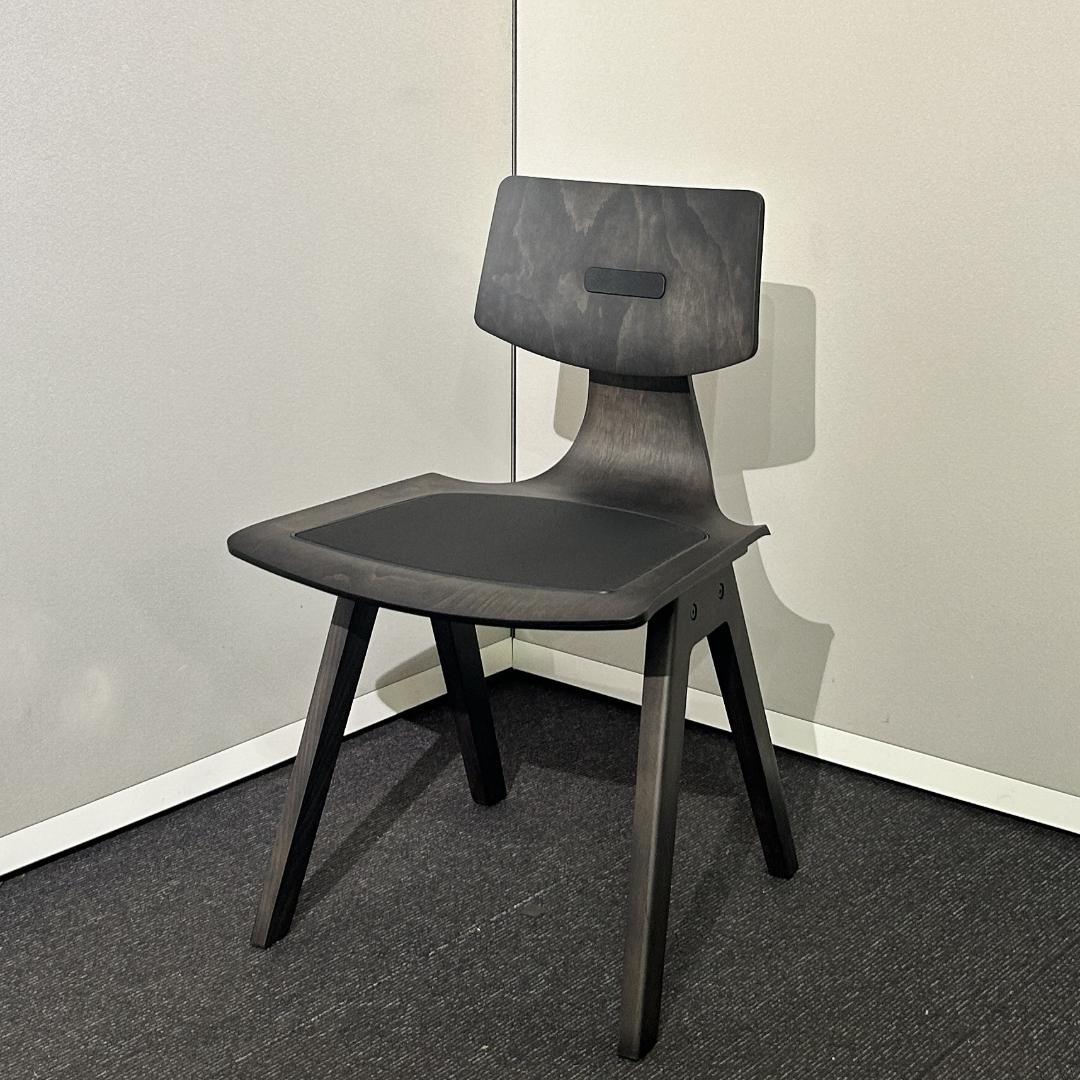 【展示品・2024年製】内田洋行 ミーティングチェア エルマー ブラック