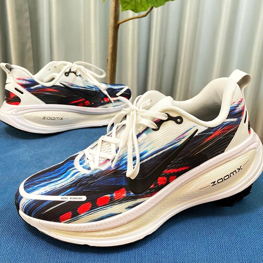 NIKE VOMERO 18 ナイキ ボメロ18 ホワイト ブルー レッド