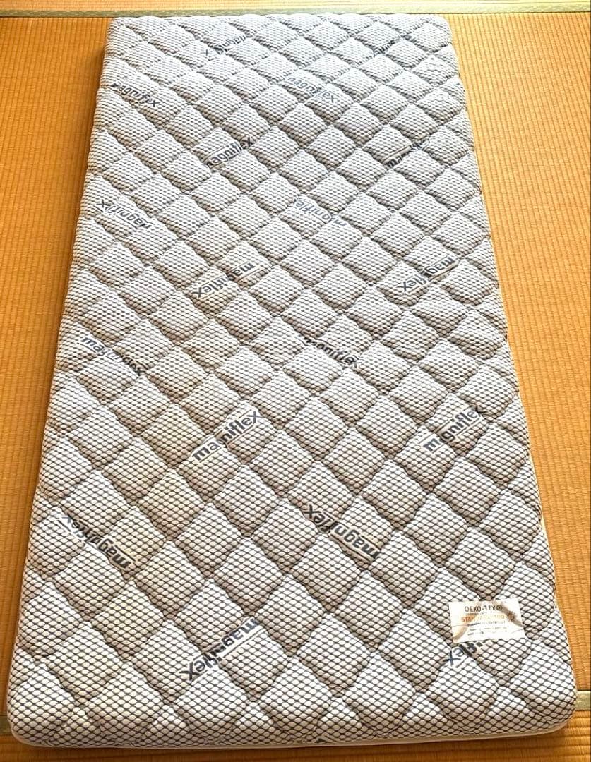 イタリア　マニフレックス シングル敷き布団 グレー