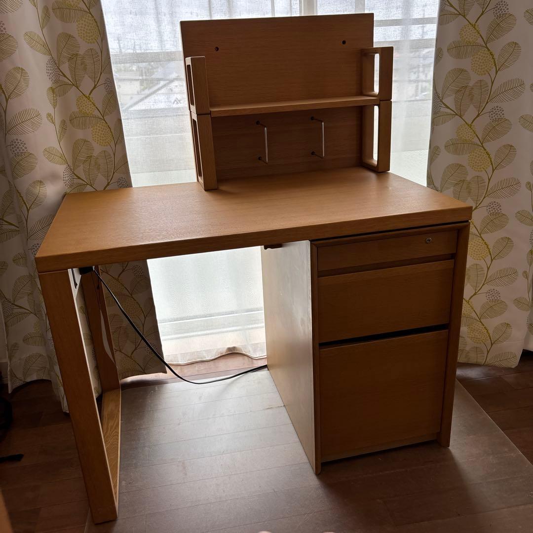 カリモク学習、机　　￼スパイオキッズ