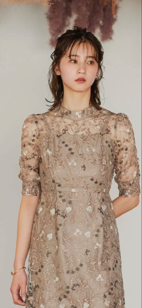 niana アンティーク刺繍レースワンピースパーティードレス