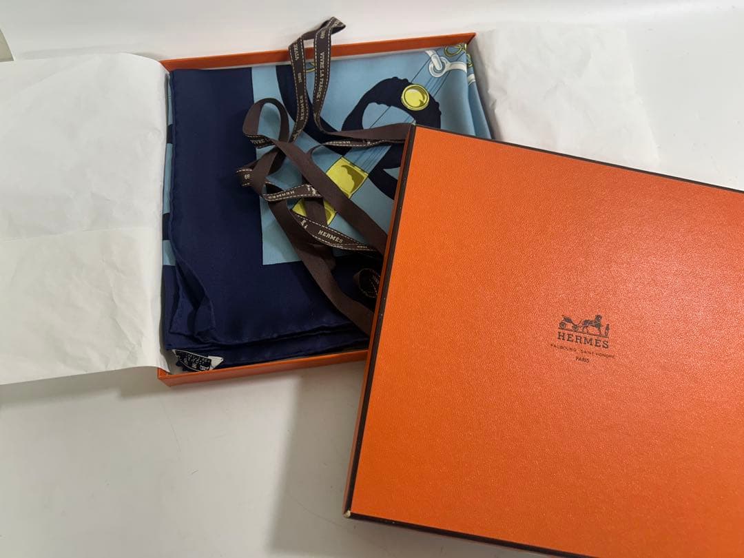 Hermès エルメス　馬具モチーフ　スカーフ　カレ90
