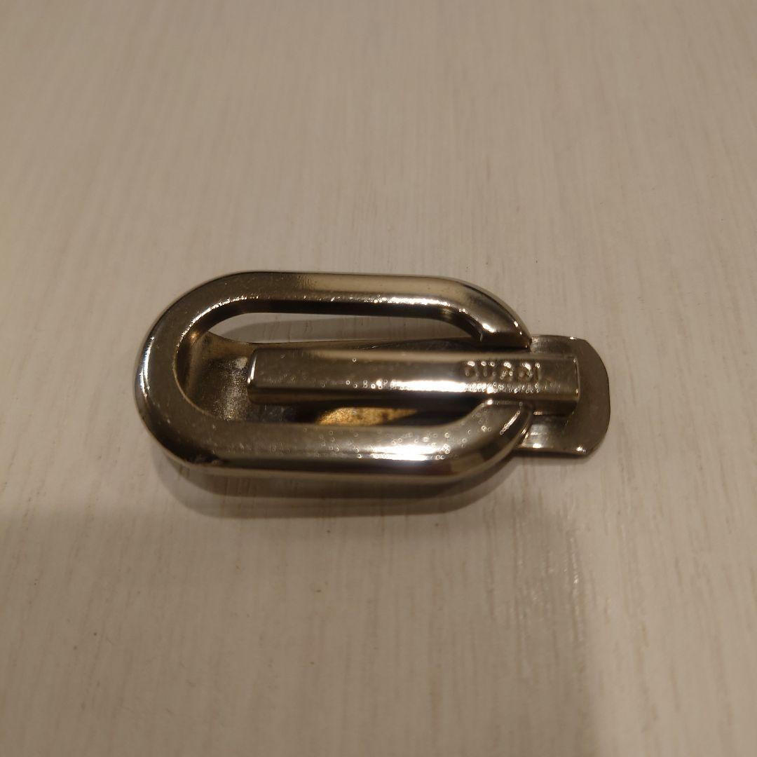 グッチ　GUCCI　シルバーオーバル型マネークリップ