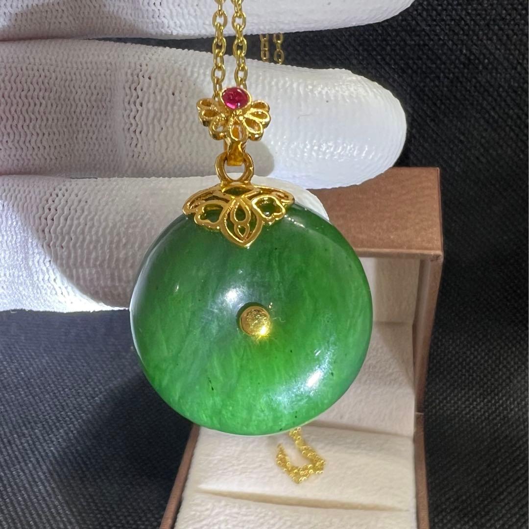 18k天然無処理和田玉翡翠グリーン碧玉の平安ボタンペンダントトップ【鑑定書付き】