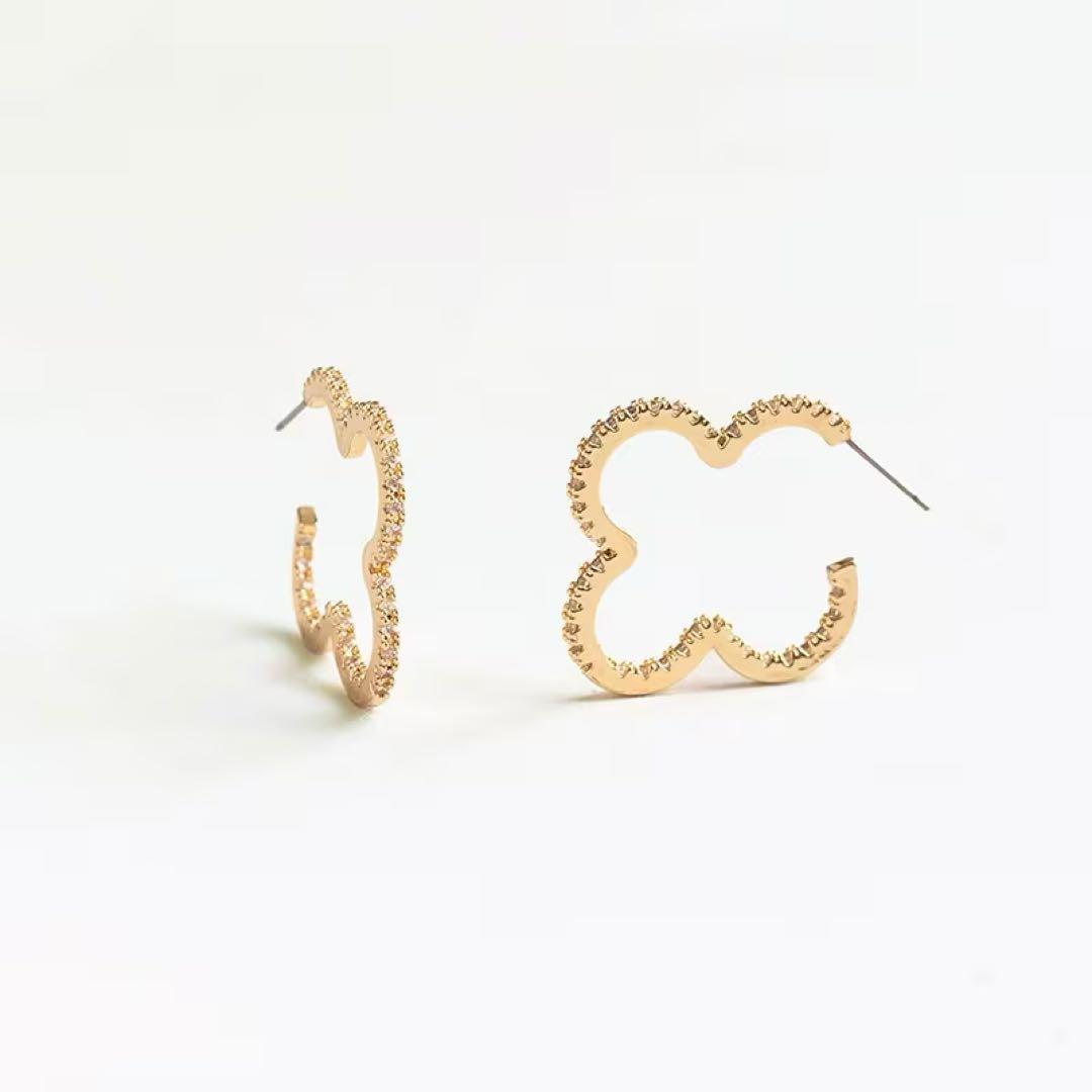 シェリッシュ　clover hoop pierce (gold)
