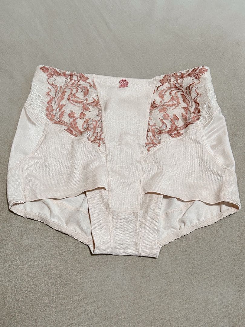 【最終値下げしました】マルコ　リベルディーニュ　ショートガードル　EL ピンク