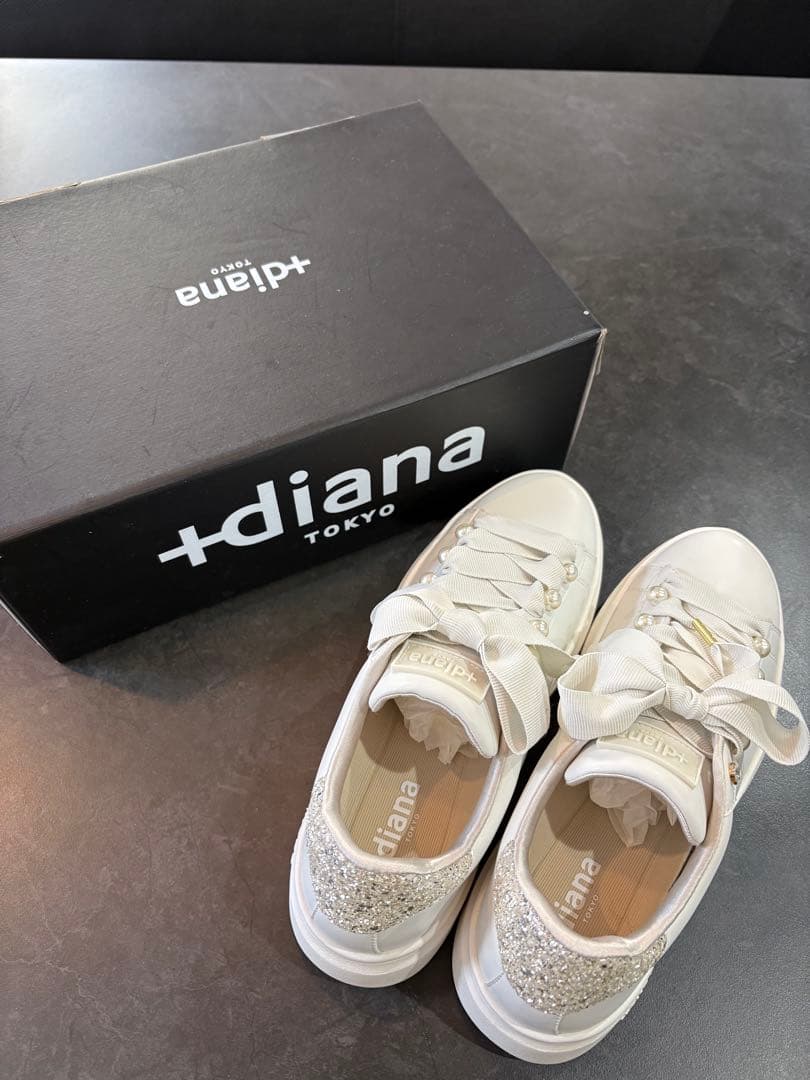 diana ホワイト スニーカー　パール　ラメ