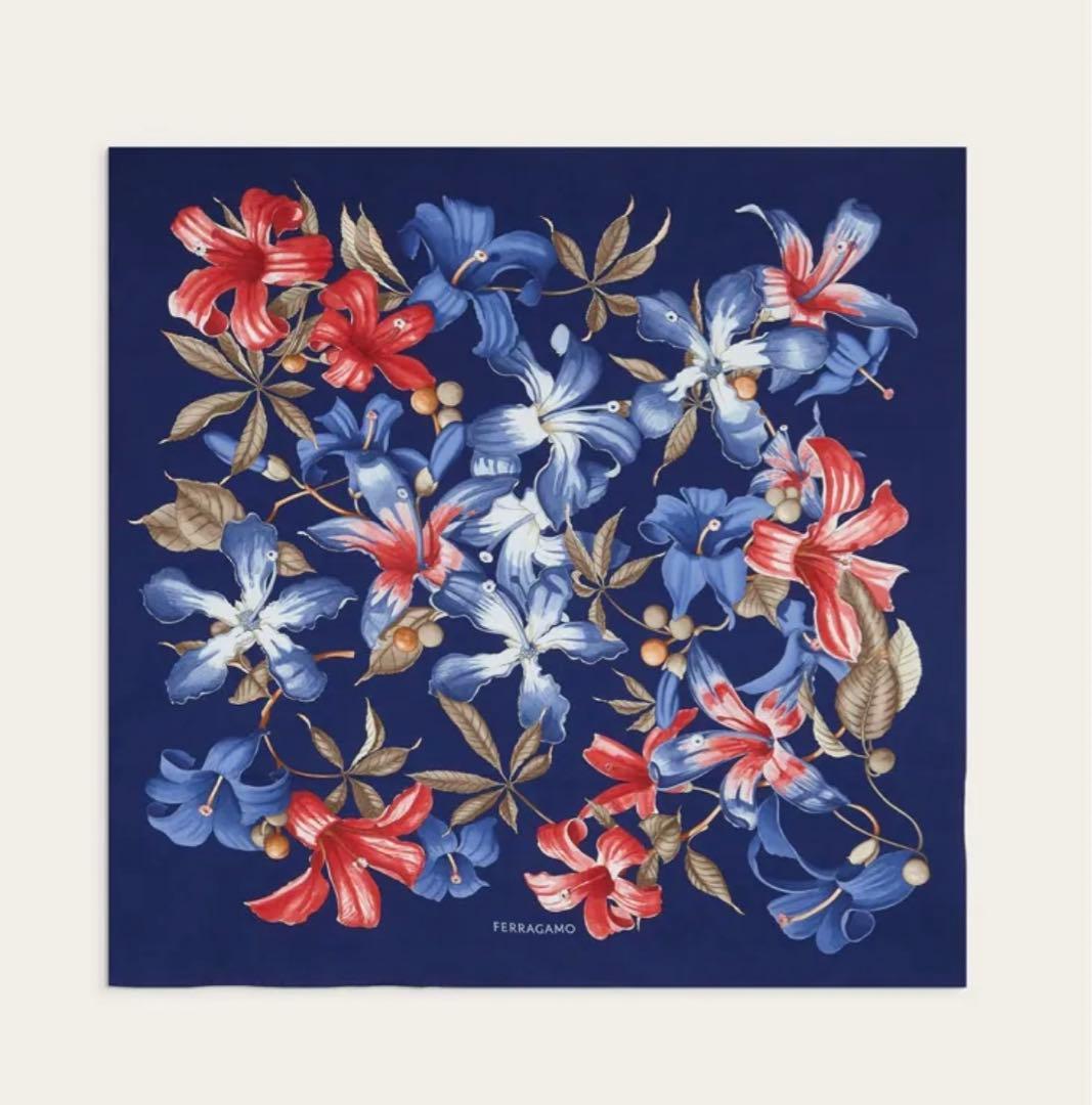 フェラガモ　シルクスカーフ